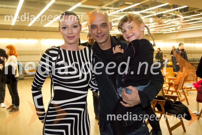  Nina Klemen;  Roman Ratej, bobnar;  Lia Ratej KlemenAnika Horvat in Klemen Klemen, koncert