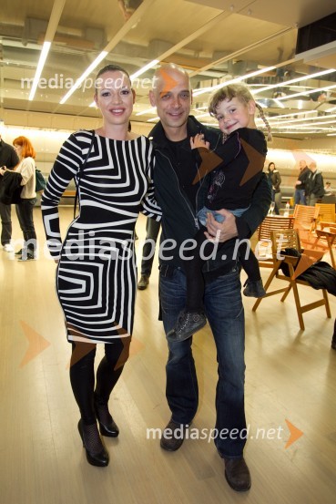  Nina Klemen;  Roman Ratej, bobnar;  Lia Ratej KlemenAnika Horvat in Klemen Klemen, koncert