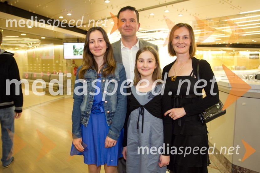  Nika Pintarič;  Tadej Pintarič, Banka Koper;  Miša Pintarič;  Mirjana PintaričAnika Horvat in Klemen Klemen, koncert