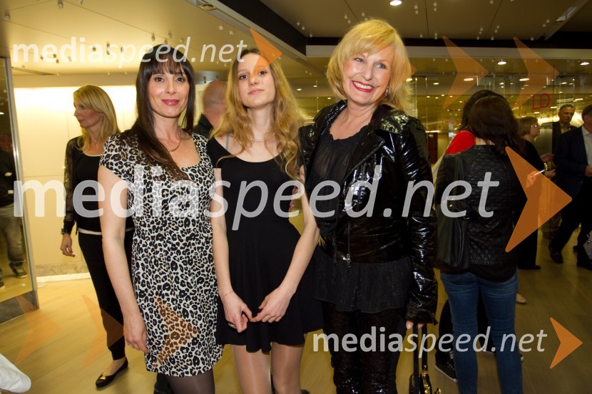  Tina Gorenjak, igralka;  Nina Gorenjak;  Zvezdana  Mlakar, igralkaČista norišnica, premiera komedije