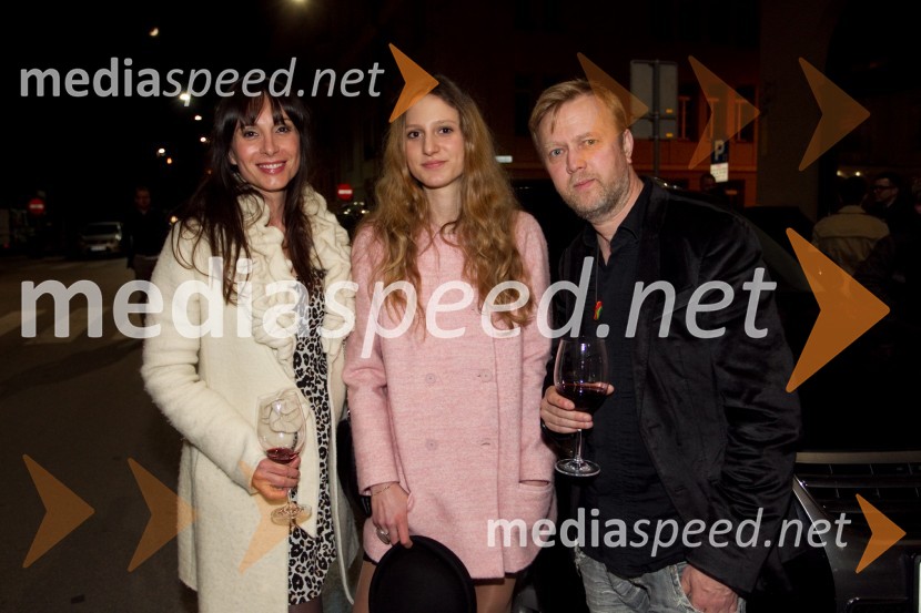  Tina Gorenjak, igralka;  Nina Gorenjak;  Matjaž Javšnik, igralecČista norišnica, premiera komedije