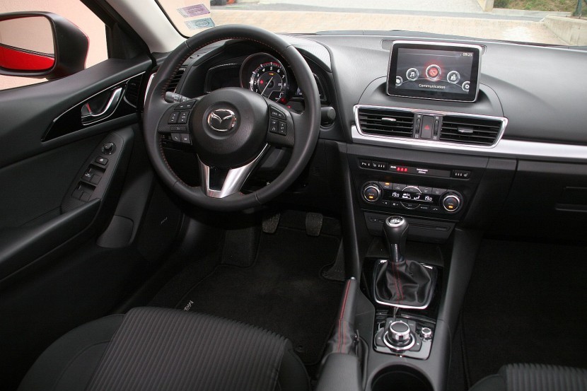 Mazda3 G120 Revolution, notranjostMazda3 CD150 Revolution Top in Mazda3 G120 Revolution, mediaspeed test