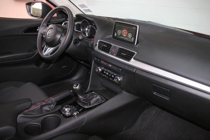 Mazda3 G120 Revolution, notranjostMazda3 CD150 Revolution Top in Mazda3 G120 Revolution, mediaspeed test