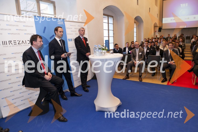  Michele Leonardi,  izvršni direktor poslovanja IBM Slovenija; mag. Gregor Cigüt, Mreža idej;  Sandi Češko, predsednik upravnega odbora Studio Moderna d.o.o.Mreža idej: konferenca Marčeve ide