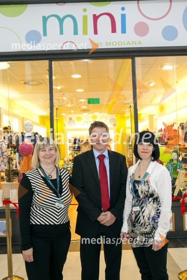  Sonja Grah, prodajalka;  Igor Maroša, član uprave Mercator d.d.;  Katja Dujmovič, prodajalkaMini by Modiana, otvoritev trgovine v Kopru