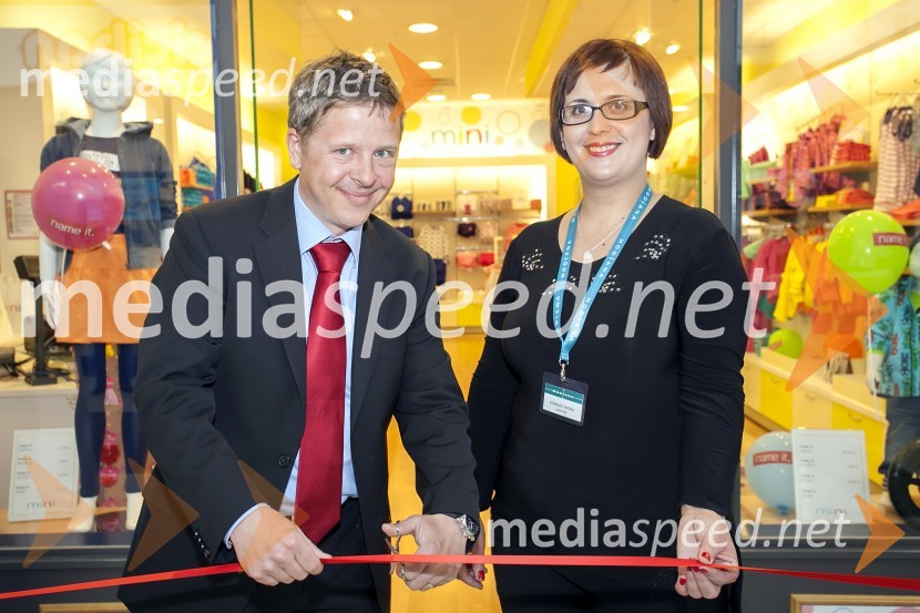  Igor Maroša, član uprave Mercator d.d.;  Indira Kurbašić, poslovodja, Mini by Modiana, KoperMini by Modiana, otvoritev trgovine v Kopru