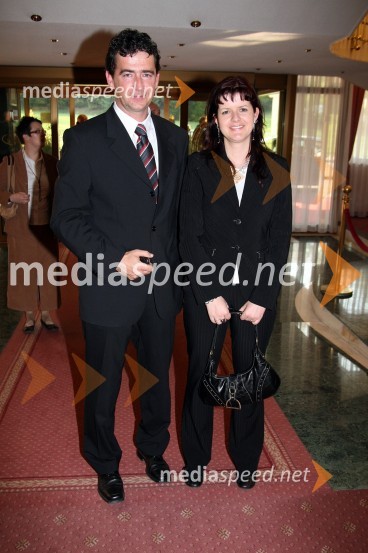 Rok Peče, brat Saša Pečeta in poslanec SNS v mariborskem mestnem svetu in ...Srečanje Vlade RS s politiki in gospodarstveniki Podravja