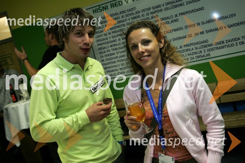 Sašo Jereb, judoist in Simona Torkar, vodja marketinga znamke Škoda v SlovenijiHokejska tekma med Slovenijo in Madžarsko