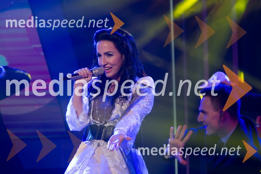  Eva  Hren, pevkaZnan obraz ima svoj glas