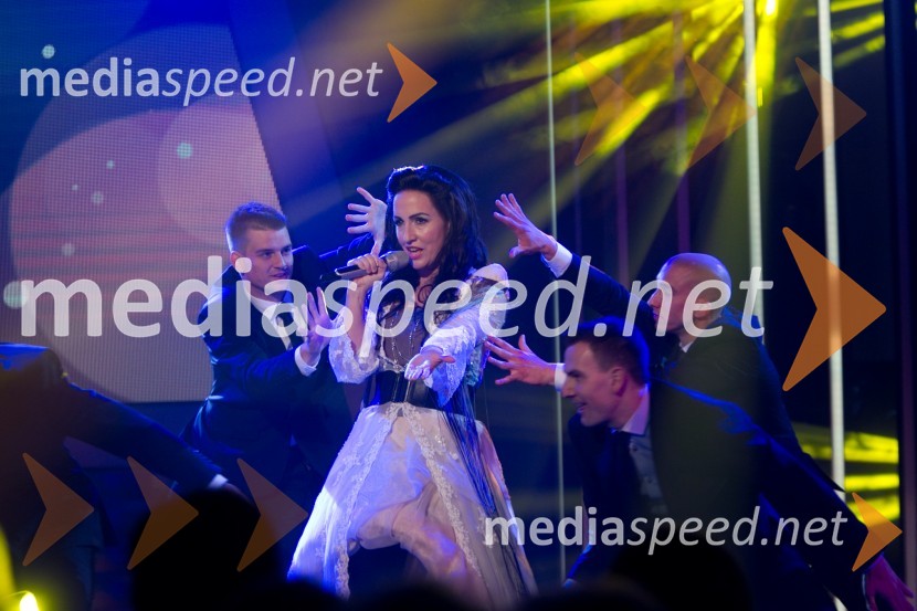  Eva  Hren, pevkaZnan obraz ima svoj glas