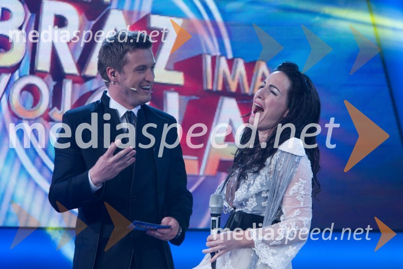  Denis Avdić, voditelj;  Eva  Hren, pevkaZnan obraz ima svoj glas