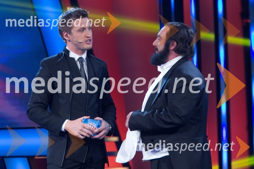  Denis Avdić, voditelj;  Tomaž  Ahačič, pevecZnan obraz ima svoj glas