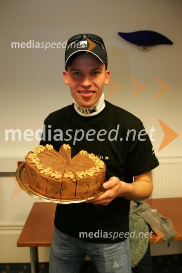 Matej Žagar, speedwayist s torto za rojstni danMatej Žagar, speedwayist s torto za rojstni dan