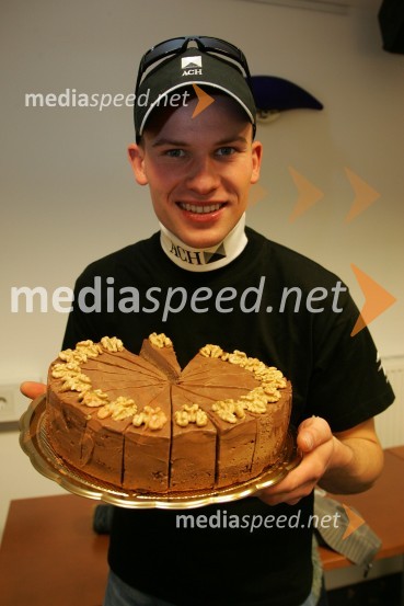 Matej Žagar, speedwayist s torto za rojstni danMatej Žagar, speedwayist s torto za rojstni dan