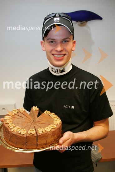 Matej Žagar, speedwayist s torto za rojstni danMatej Žagar, speedwayist s torto za rojstni dan