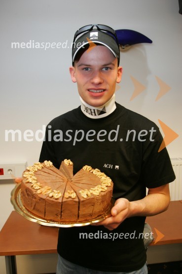 Matej Žagar, speedwayist s torto za rojstni danMatej Žagar, speedwayist s torto za rojstni dan