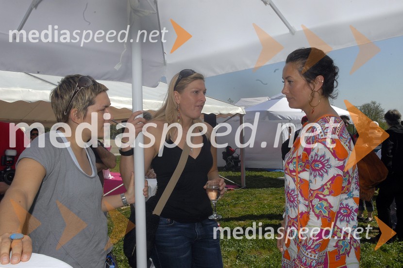 Nika Fleiss, hrvaška smučarka, Janica Kostelić, nekdanja hrvaška smučarka in Leonarda Boban, žena nekdanjega hrvaškega nogometnega reprezentanta Zvonimirja BobanaJanica Kostelić, nekdanja hrvaška smučarka na promociji T-Mobile