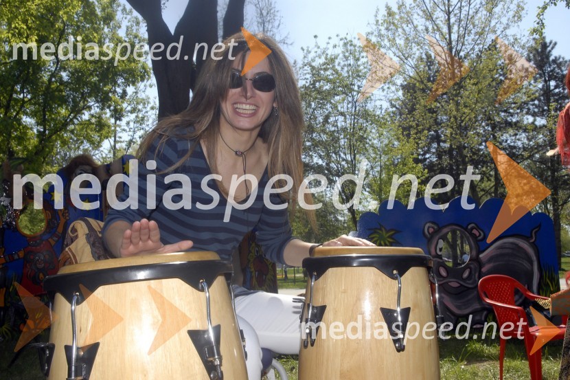 Jelena Radan, hrvaška pevkaJanica Kostelić, nekdanja hrvaška smučarka na promociji T-Mobile