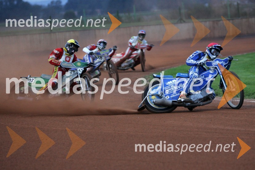 Spredaj: Matej Ferjan, Madžarska - Slovenija (levo) in Jurica Pavlic, SK Unia Goričan HrvaškaSPEEDWAY, 8. Zlata čelada