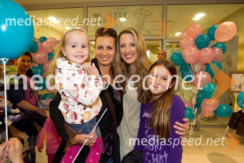  ... ;  Lara Romih, arhitektka;  Petra Vrhovec Rozman, podjetnica, fotografinja;  Rosa RomihOtvoritev kotička Little Giraffe v blagovnici Maxi