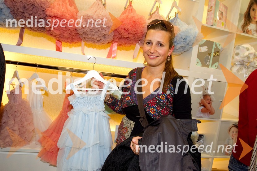  Lara Romih, arhitektkaOtvoritev kotička Little Giraffe v blagovnici Maxi