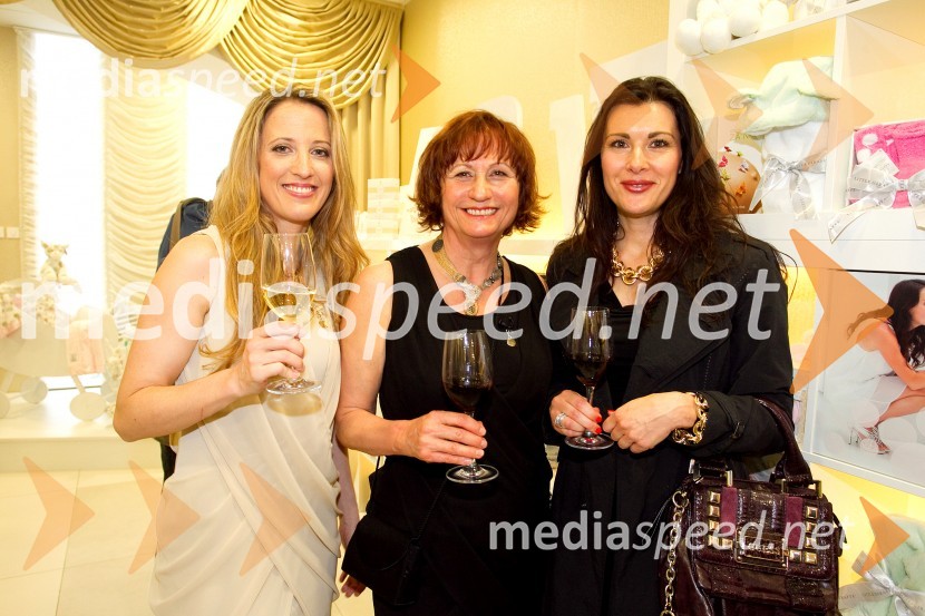  Petra Vrhovec Rozman, podjetnica, fotografinja;  ... ;  ... Otvoritev kotička Little Giraffe v blagovnici Maxi