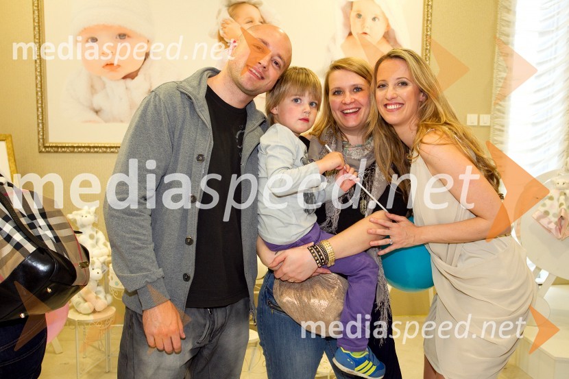 Otvoritev kotička Little Giraffe v blagovnici Maxi