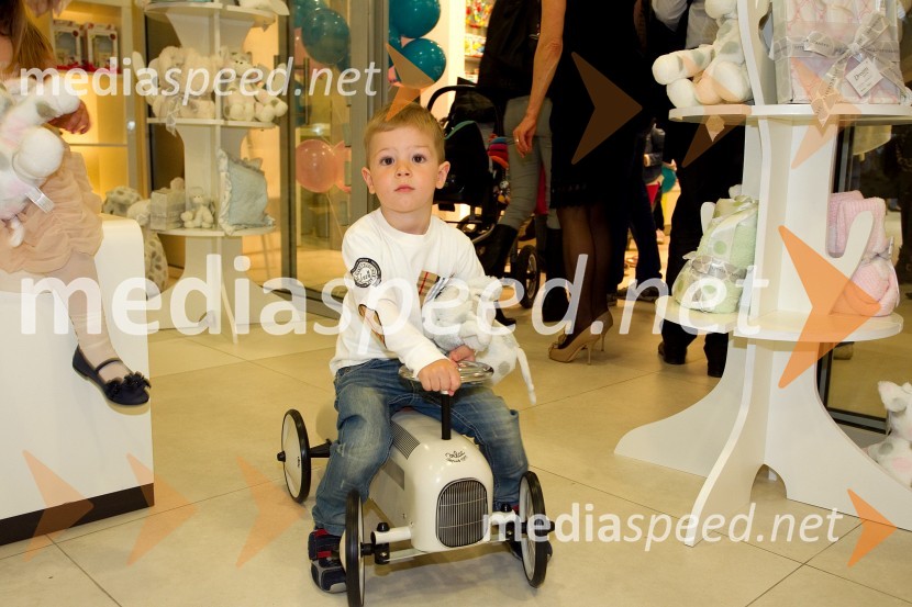 Otvoritev kotička Little Giraffe v blagovnici MaxiOtvoritev kotička Little Giraffe v blagovnici Maxi