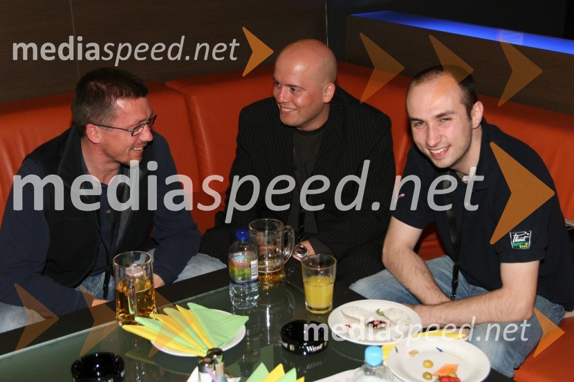 Igor Napast, fotograf, Gabrijel Toplak, novinar in Gregor Zafošnik, državni reprezentant v namiznem tenisuBowling zvezd v Planetu Tuš Maribor - finale