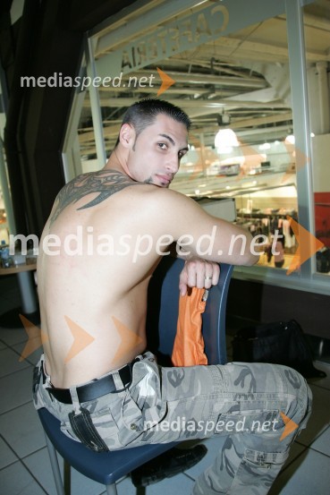 Matteo, član  skupine Total KnockoutModna revija Lisca v ljubljanskem Emporiumu