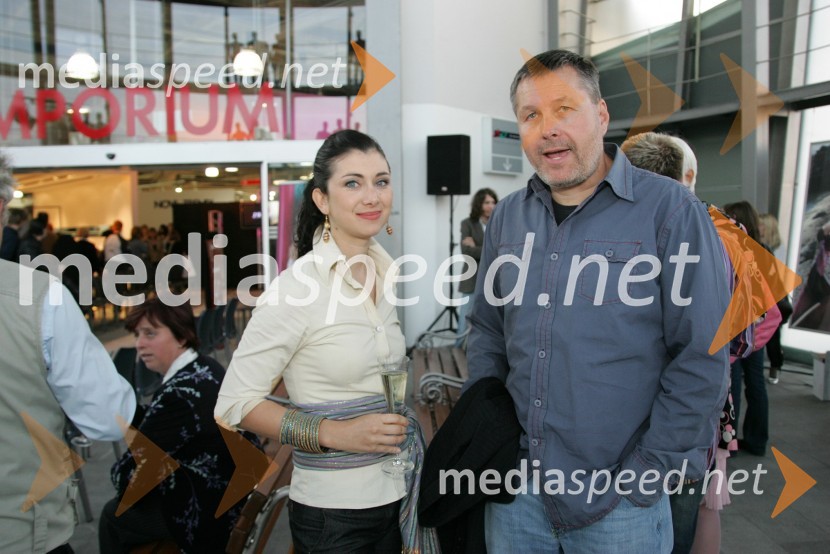 Jerca Legan, direktorica podjetja Status in Bojan PožarModna revija Lisca v ljubljanskem Emporiumu