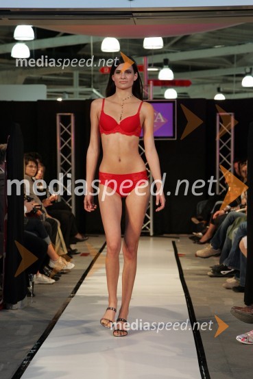 ManekenkaModna revija Lisca v ljubljanskem Emporiumu