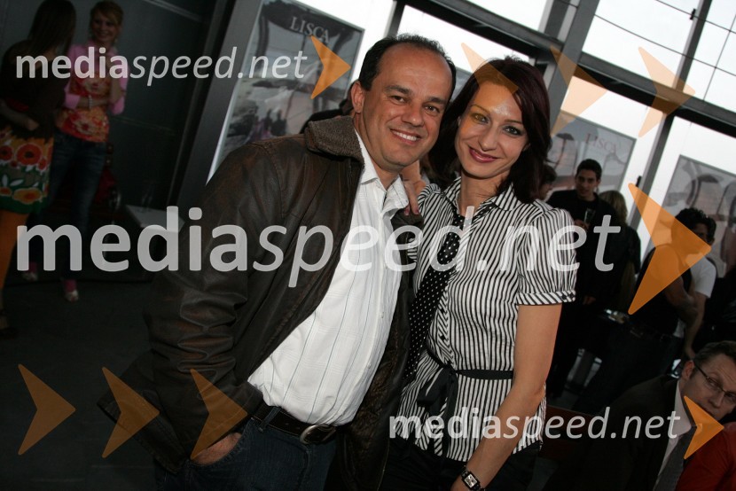 Branko Jovanovič Brendi, pevec in Tamara Busar, vodja marketinga pri Lisci d.d.Modna revija Lisca v ljubljanskem Emporiumu