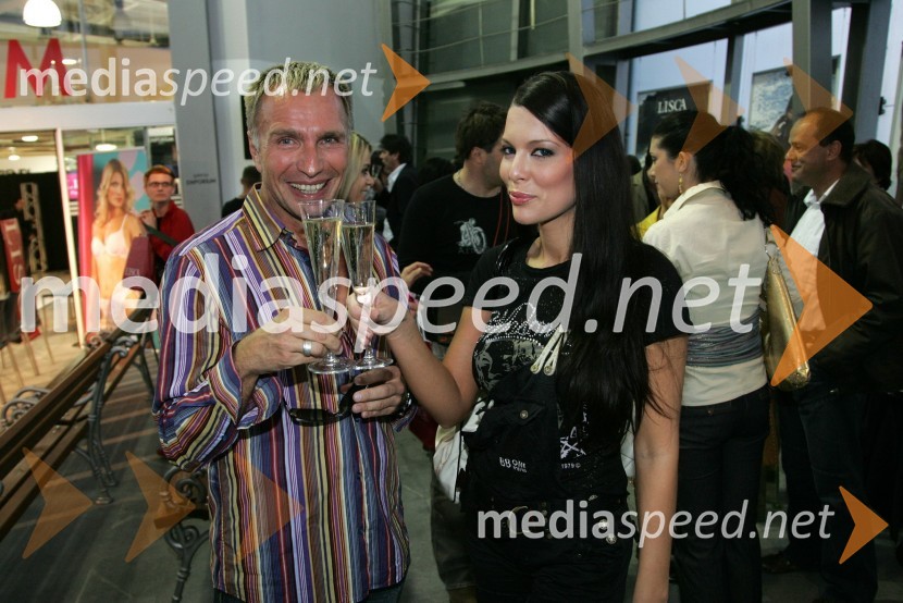 Igor Jelen, lastnik plesnega studia Igen in Iris Mulej, Miss Slovenije 2006Modna revija Lisca v ljubljanskem Emporiumu