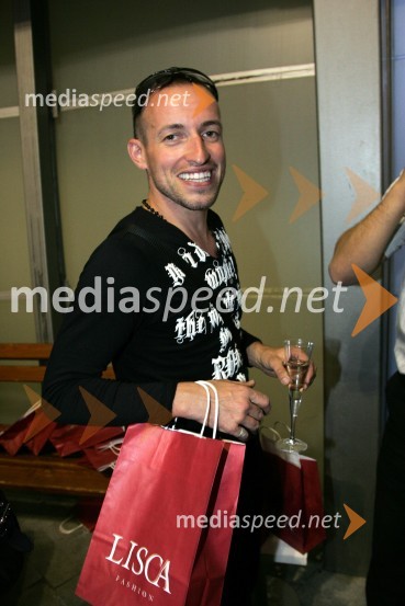 Srečko Blas (Daphne, skupina Sestre)Modna revija Lisca v ljubljanskem Emporiumu