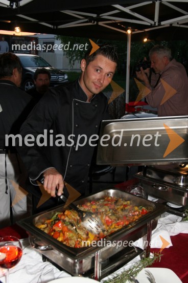 Zoran Ristič, kuharski mojsterKoncert Jana Plestenjaka ob prvi obletnici Bowling centra Strike
