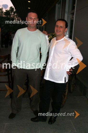 Ivan Vinko in Kosta Turner, solastnika Bowling centra StrikeKoncert Jana Plestenjaka ob prvi obletnici Bowling centra Strike