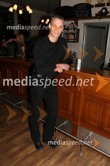 Aleš Zemljič, taekwondoist in kickboksarKoncert Jana Plestenjaka ob prvi obletnici Bowling centra Strike