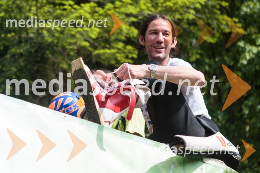  Primož Peterka, nekdanji smučarski skakalec, trener pomočnik ženske reperezentance v smučarskih skokihStari orli, tradicionalno srečanje skakalcev