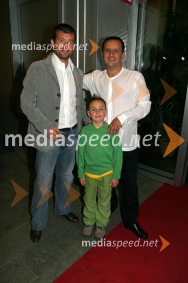 Dejan Djuranovič, nogometaš, Kosta Turner, solastnik Bowling centra Strike in njegov sin MihaKoncert Jana Plestenjaka ob prvi obletnici Bowling centra Strike