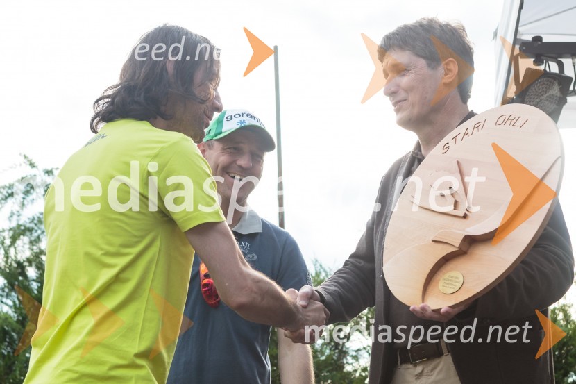  Primož Peterka, nekdanji smučarski skakalec, trener pomočnik ženske reperezentance v smučarskih skokih; dr. Jurij  Žurej, direktor Smučarske zveze Slovenije; mag. Borut Sajovic, župan občine TržičStari orli, tradicionalno srečanje skakalcev
