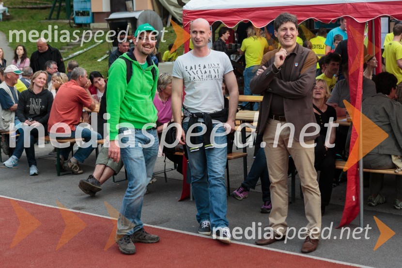  Leon Šikovec, vodja marketinga banke Sberbank;  Andraž Kajtner, marketing, Smučarska zveza Slovenije; mag. Borut Sajovic, župan občine TržičStari orli, tradicionalno srečanje skakalcev