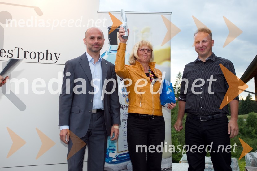  Andrej Bergant, direktor prodaje pri Autocommerce;  Nadja Logar;  Gregor Fric, Merit InternationalMercedes Trophy, golf turnir