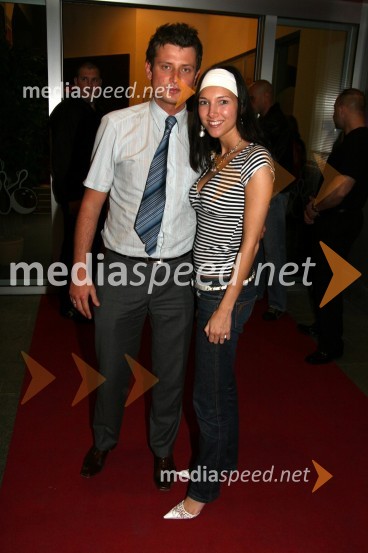 Ines Fišer, Miss interneta 2004 za Miss Slovenije s spremljevalcemKoncert Jana Plestenjaka ob prvi obletnici Bowling centra Strike