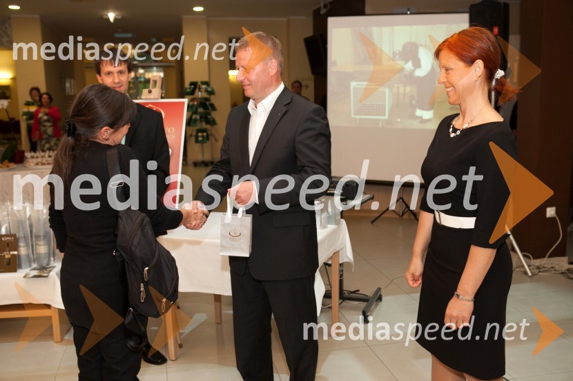  Metka Kaučič, akademska kiparka;  Igor Magdič, izvršni direktor Zdravilišče Radenci;  Mateja  Hauser, direktorica Dosor Radenci6. Dosor likovna kolonija, otvoritev