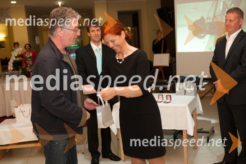  Viktor Šest, akademski slikar;  Mateja  Hauser, direktorica Dosor Radenci6. Dosor likovna kolonija, otvoritev
