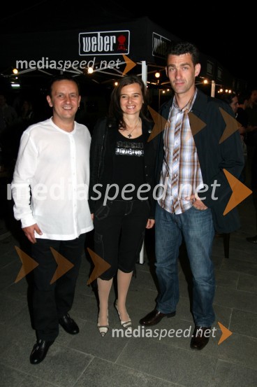 Kosta Turner, solastnik Bowling centra Strike in Marko Simeunovič, nekdanji nogometaš z ženo BožoKoncert Jana Plestenjaka ob prvi obletnici Bowling centra Strike