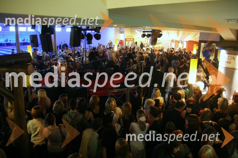 Bowling center StrikeKoncert Jana Plestenjaka ob prvi obletnici Bowling centra Strike