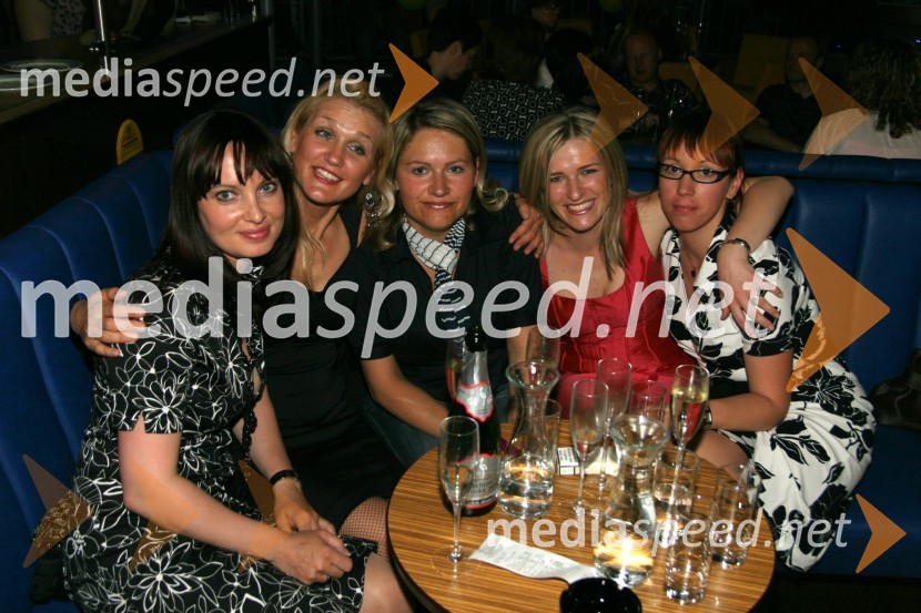 ObiskovalkeKoncert Jana Plestenjaka ob prvi obletnici Bowling centra Strike