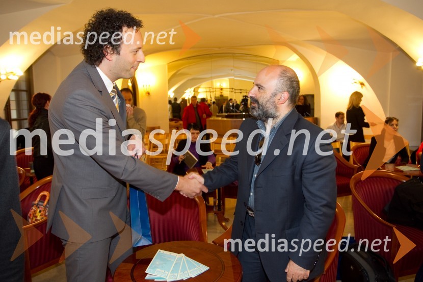  Matevž Raztočnik, Banka Koper;  Angelo Izzo, Kulturni ataše Italijanske ambasade62. Festival Ljubljana 2014, novinarska konferenca